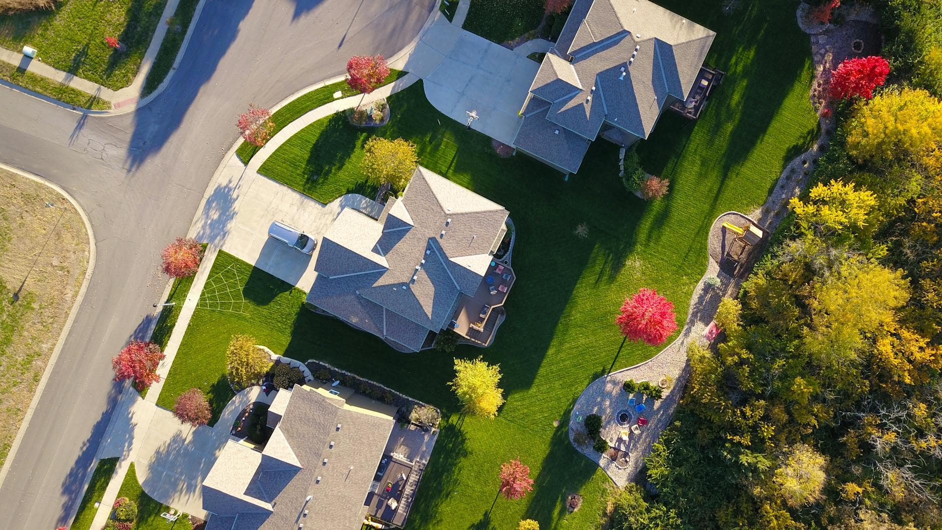 birds eye view of rooftops in the suburbs